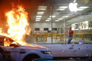 آتش سوزی وحشتناک فروشگاه اپل در آمریکا / فیلم