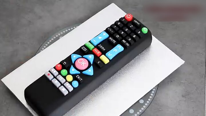 طراحی خلاقانه کیک به شکل کنترل تلویزیون / فیلم