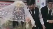 برگزاری جشن عروسی در مترو! /فیلم