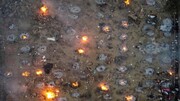 تصاویر دردناک از سوزاندن کشته‌های کرونایی در هند