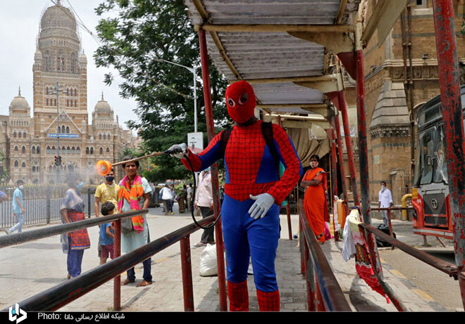 ضدعغونی کردن شهر بمبئی توسط مرد عنکبوتی/ تصاویر