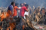 گزارش تصویری از سوزاندن جنازه بیماران کرونایی در هند