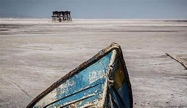 دریاچه ارومیه هر روز آب می‌رود