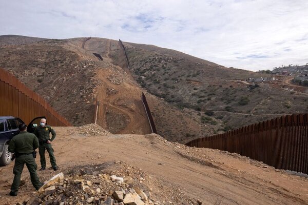 ساخت بخش‌هایی از دیوار مرزی مکزیک متوقف می‌شود