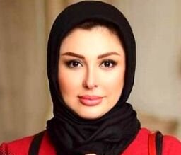 دختر بانمک نیوشا ضیغمی در کنار عروسکش / عکس دختر بانمک نیوشا ضیغمی در کنار عروسکش / عکس