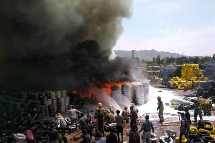  وقوع آتش‌سوزی در بارانداز بزرگ لاستیک مشیریه / فیلم