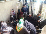 گزارشی از ازدحام و شلوغی صف تزریق واکسن سالمندان در تهران؛ بی‌هیچ نظمی، قیامت است و شلوغ!