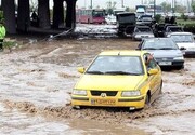 سیل در خیابان‌های تبریز؛ خودروها در برخی محلات زیر آب رفتند / فیلم