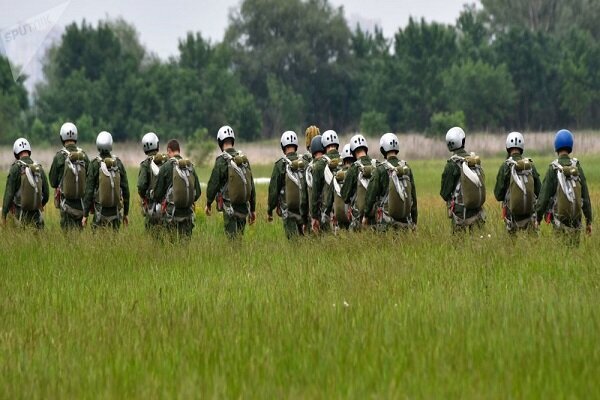  فرود ۸۰۰ چترباز نظامی آمریکا در نزدیکی مرزهای روسیه