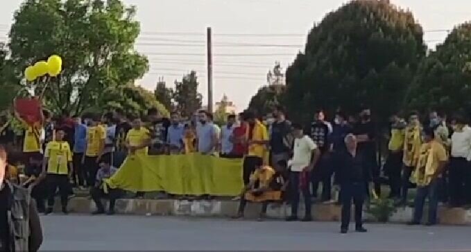  تجمع هواداران سپاهان قبل از بازی مقابل پرسپولیس / فیلم
