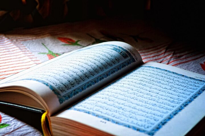 متن و ترجمه دعای روز بیست و نهم ماه مبارک رمضان / صوت و فیلم