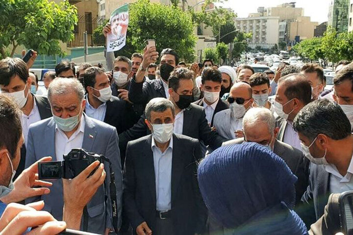 درگیری حامیان احمدی‌نژاد با کارمندان وزارت کشور / فیلم