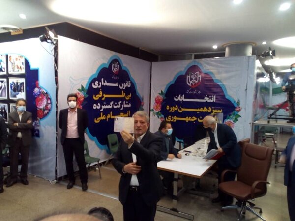 محسن هاشمی با حضور در ستاد انتخابات ثبت‌نام کرد