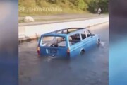 خودرویی که قابلیت حرکت در آب را دارد! / فیلم
