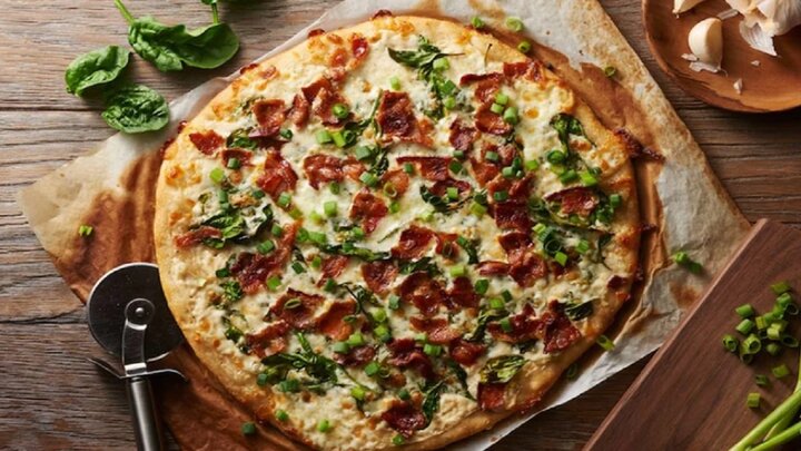 نحوه درست کردن پیتزا آلفردو با پنیر پارمسان + مواد لازم