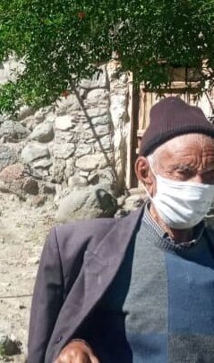تصویر | تزریق واکسن کرونا به پیرترین مرد ایران
