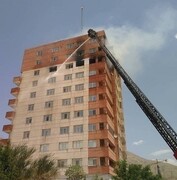 حریق در برج مسکونی در غرب تهران / فیلم