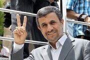 مشاعره طنز دو شاعر درباره بالا رفتن احمدی‌نژاد از نرده‌های وزارت کشور / فیلم