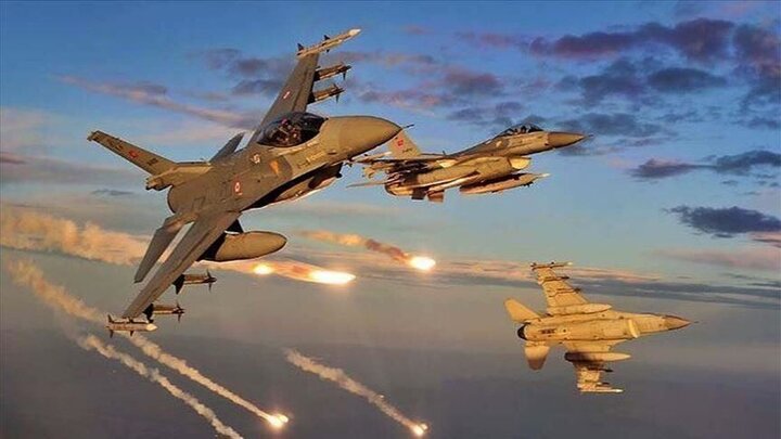 بمباران مناطقی از دهوک عراق توسط ترکیه