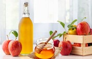 خواص بی‌نظیر سرکه سیب و عسل برای سلامتی؛ از کاهش قند و فشار خون تا درمان جوش صورت