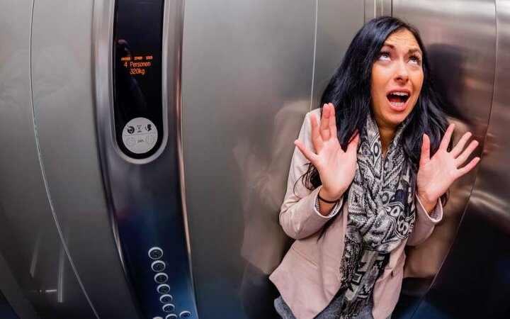 توصیه‌های مهم برای زمان گیرکردن در آسانسور به دلیل قطعی برق