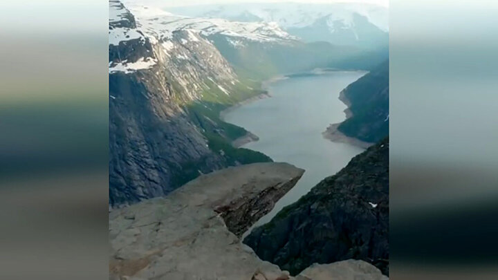 صخره‌ای با قدمت ۱۰ هزار سال در نروژ / فیلم