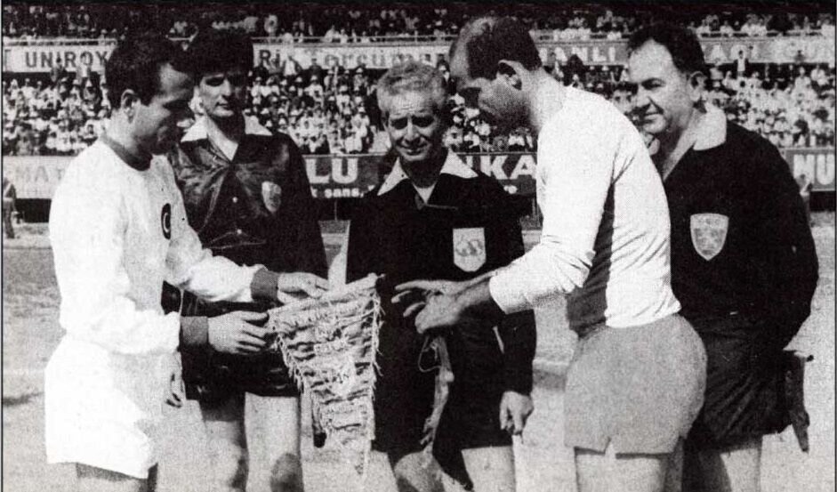 عکس سیاه و سفید و کمتر دیده شده از سرمربی ایران در جام جهانی ۱۹۷۸ آرژانتین