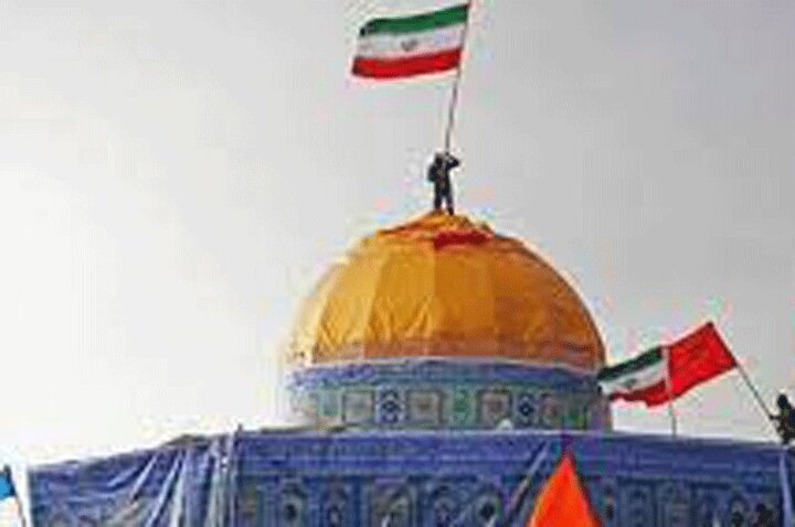 اهتزاز پرچم ایران در مسجدالاقصی / فیلم