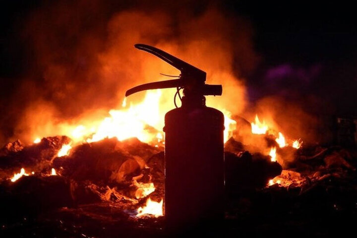 آتش‌سوزی گسترده در مغازه نگهداری کپسول‌های گاز مایع در تهرانپارس / فیلم