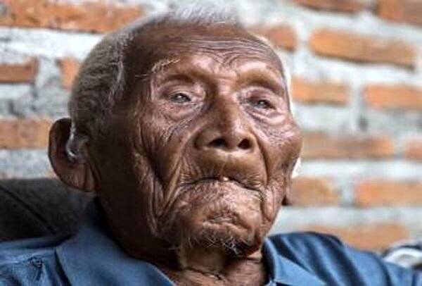 راز عمر طولانی پیرترین مرد جهان فاش شد! / عکس