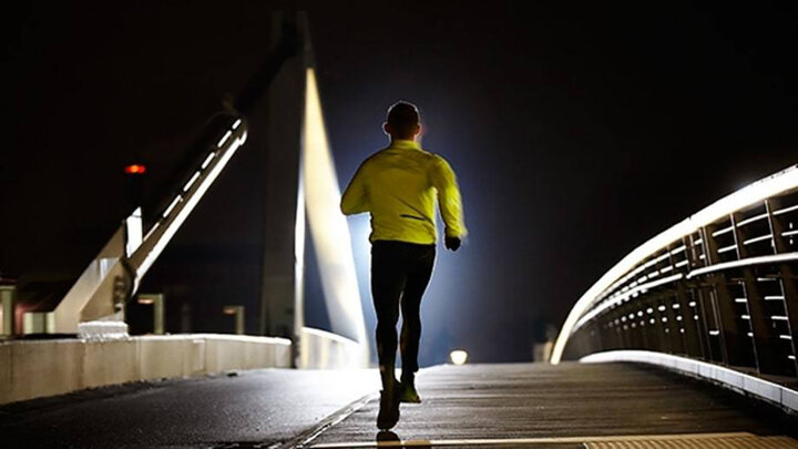 آیا انجام حرکات ورزشی در شب مفید است؟