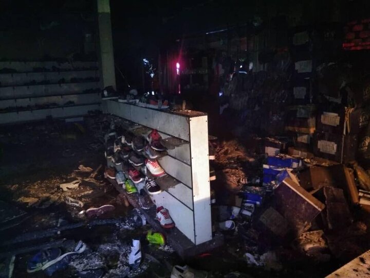 یک فروشگاه زنجیره‌ای در تهران آتش گرفت