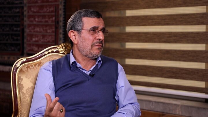 اظهارات جدید محمود احمدی نژاد درباره دیدن «هاله نور» / فیلم