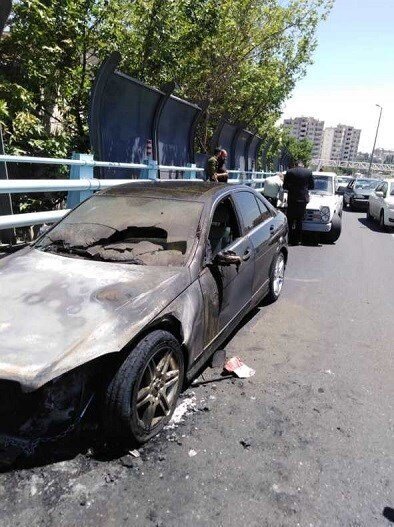تصاویر | آتش گرفتن بنز روی پل ارتش تهران 