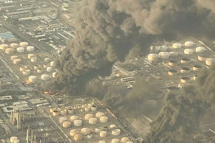  انفجار در مخازن پالایشگاه نفت تهران تکذیب شد / حادثه تحت کنترل است