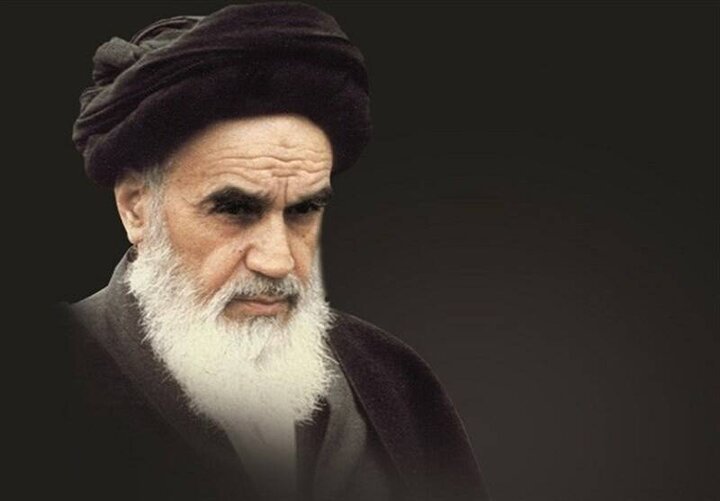 لحظه اعلام خبر فوت امام خمینی در تلویزیون / فیلم