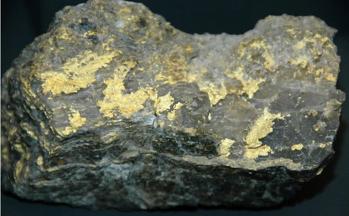 چه سنگ‌هایی نشانه وجود معدن طلا هستند؟