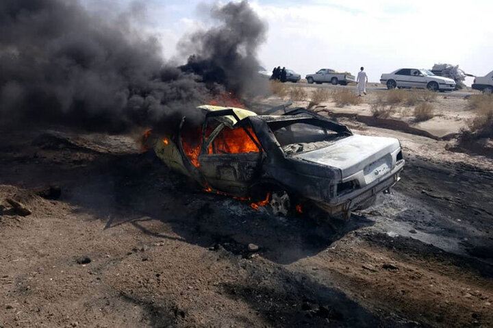 آتش سوزی وحشتناک خودرو پژو پارس در اتوبان آزادگان تهران / فیلم