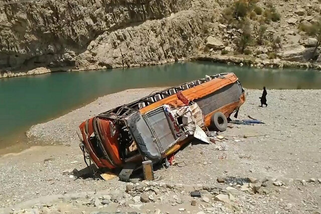 واژگونی اتوبوس در پاکستان ۱۸ کشته برجای گذاشت
