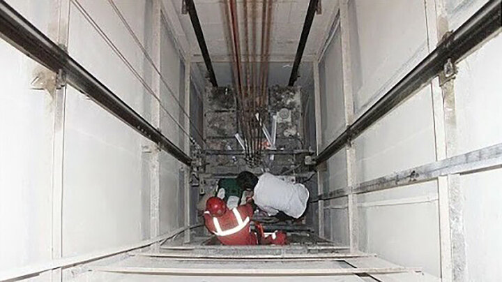مرگ دردناک ۲ کارگر در پی سقوط در چاهک آسانسور