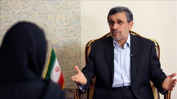 توصیه دستیار وزیر اطلاعات به احمدی‌نژاد: روند روان درمانی خود را پیگیری کن