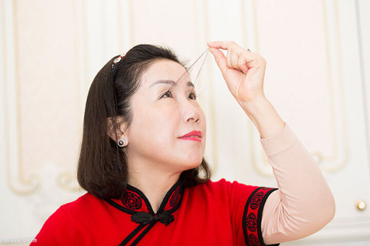 زن چینی رکورد بلندترین مژه جهان را شکست / فیلم