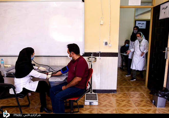 گزارش تصویری از آغاز تزریق واکسن «ایران برکت» در بوشهر
