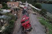 خارج شدن مرگبار قطار از ریل در مکزیک / فیلم