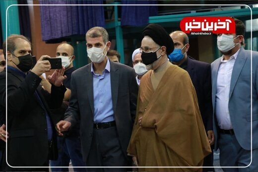 لحظه ورود محمد خاتمی به حسینیه جماران برای رای دادن / فیلم