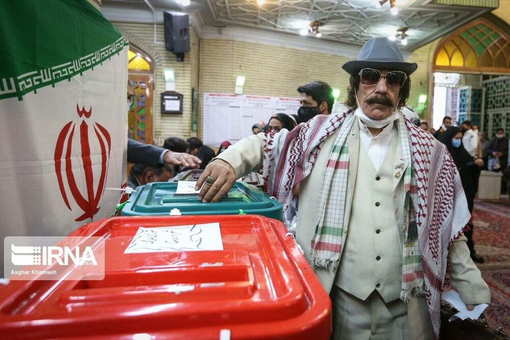 حضور چهره‌های متفاوت در حوزه‌های رای‌گیری انتخابات ۱۴۰۰
