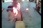 لحظه زنده زنده سوختن جوان به دلیل آتش‌گرفتن ناگهانی خودروی پژو در پمپ بنزین / فیلم