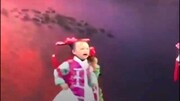 این ویدیو از کودک آزاری دختر بچه در حال رقص جهان را تکان داد / فیلم