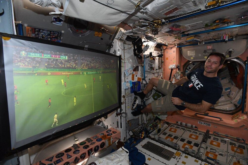 فوتبال حتی در ایستگاه بین‌المللی فضایی/عکس