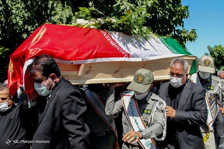 تصاویری غم انگیز از مراسم خاکسپاری پیکر خبرنگاران فقید ایسنا و ایرنا در بهشت زهرا